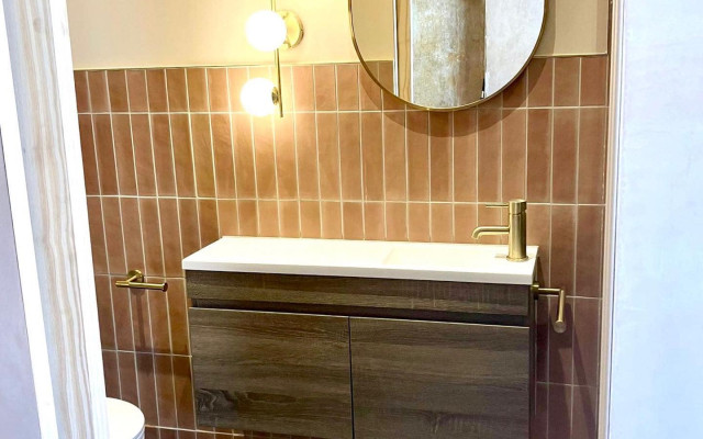 Explore the elegance of modern design with this stunning bathroom project from Bristol Plumbing Supplies.