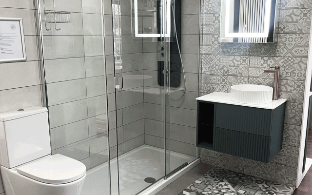 Stylish Shower Cubicle in Silver
