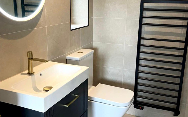 Bristol Plumbing Supplies bathroom project showcasing a modern design.